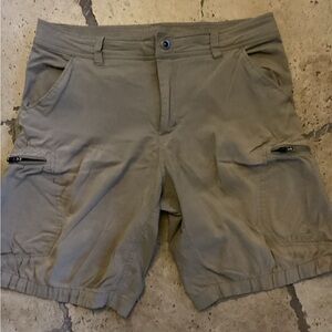 Gerry Mens Cargo Shorts Size 36 Tan Stretch Zip Pockets Travel Outdoor Casual
R3